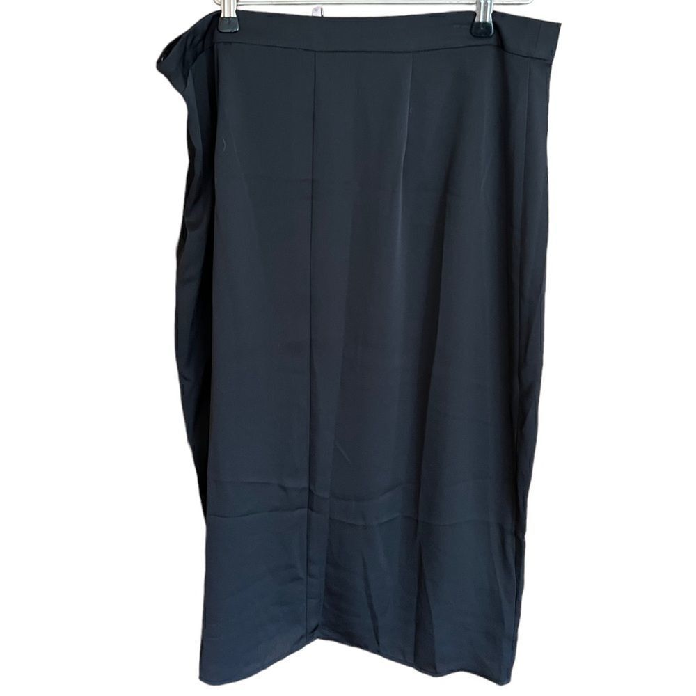 NWT BCBGGeneration black straight skirt with side split women’s size 12